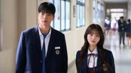 Park Seong-ah and Ji-ho at school (Image via tvN)